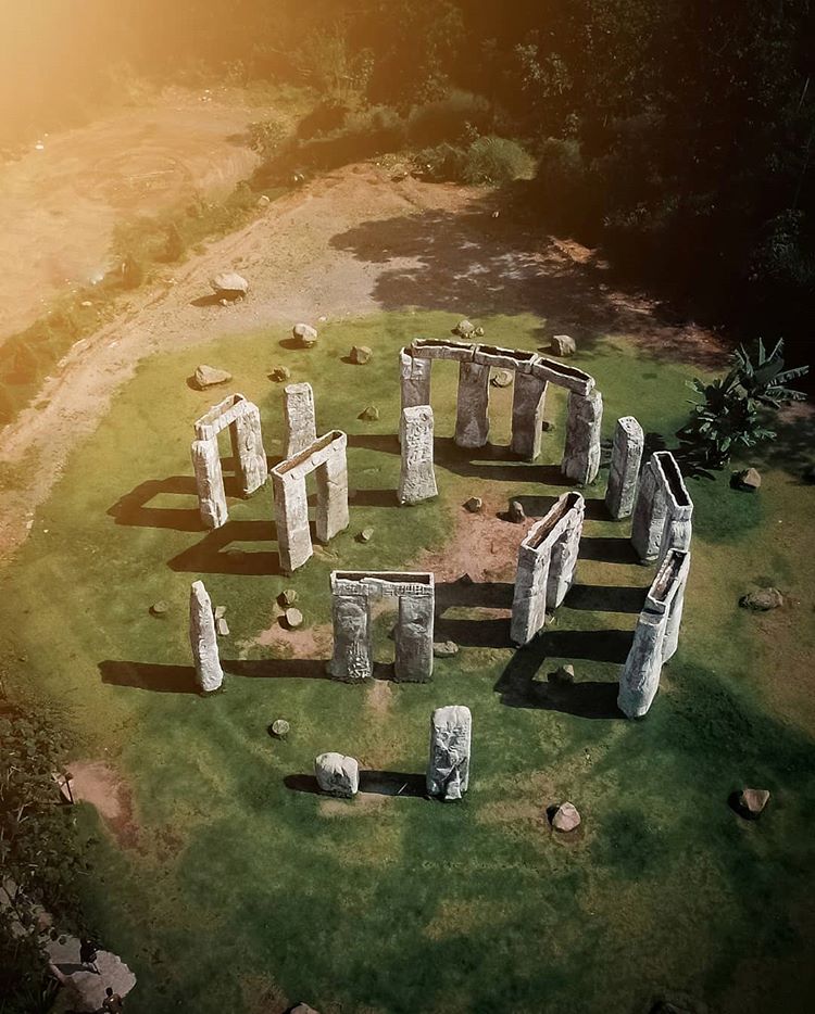Stonehenge Merapi, sumber ig ayodolan