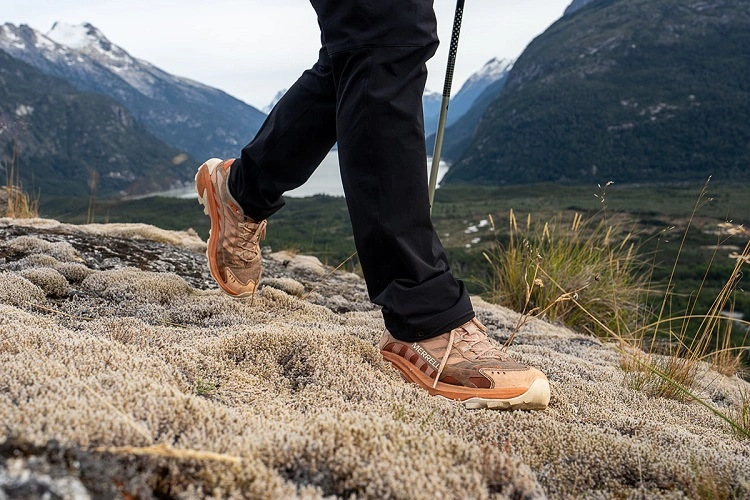 Sepatu trekking atau hiking, Sumber: switchbacktravel.com